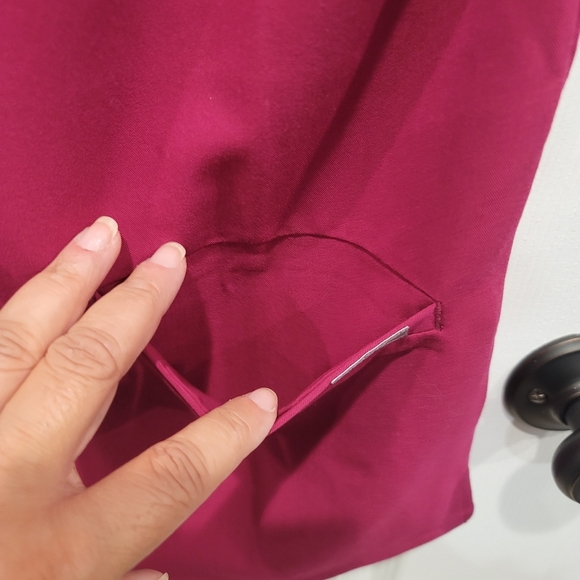 Small Figs Scrub Top Tech Collection Casma Three-Pocket Raspberry - Picture 6 of 11